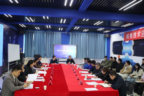 将企业需求“翻译”成培养标准：这场研讨会，为机电人才培养精准“导航”！ ——机电工程系召开机电专业群职业能力分析会，校企携手共绘人才培养“施工图”