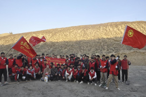 义务植树添新绿 不负金秋好时光｜SUNBET申搏团委组织开展秋季义务植树活动