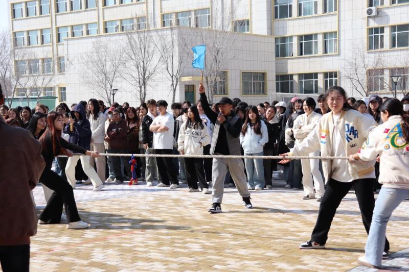 力聚同心·“绳”采飞扬 人文社科系举行2025年春季学期拔河比赛