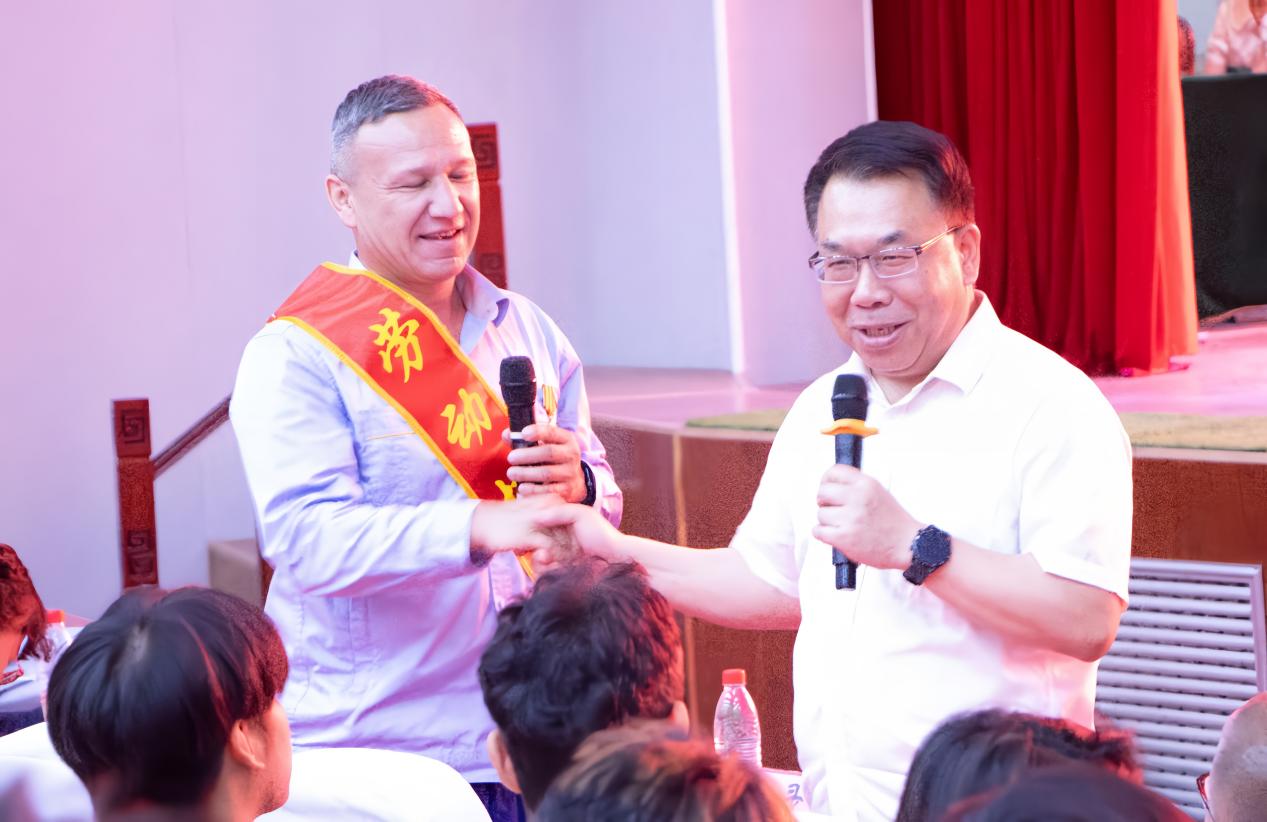 【职业教育活动周】与英雄话成长 承志气共前行